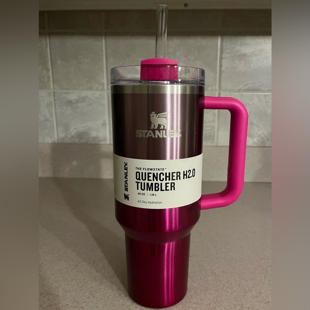 Stanley Cup 40oz-NWT- Camelia Gradient Pink